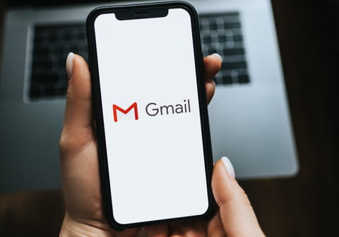 Add an image to Gmail signature: with or without a URL