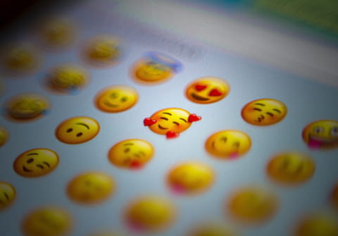 Poner emoticonos o emojis en Outlook: 365, con teclado, 2016