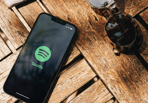 How to personalize and gift your Spotify playlist