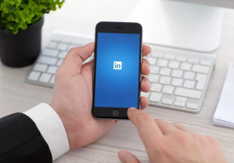 Grabar y a&ntilde;adir la pronunciaci&oacute;n de tu nombre en LinkedIn