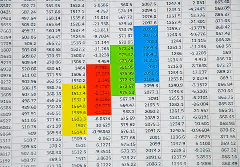 How to automatically transfer data between sheets in Excel