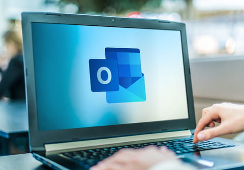 Cambiar el idioma predeterminado en Outlook: 365, a espa&ntilde;ol